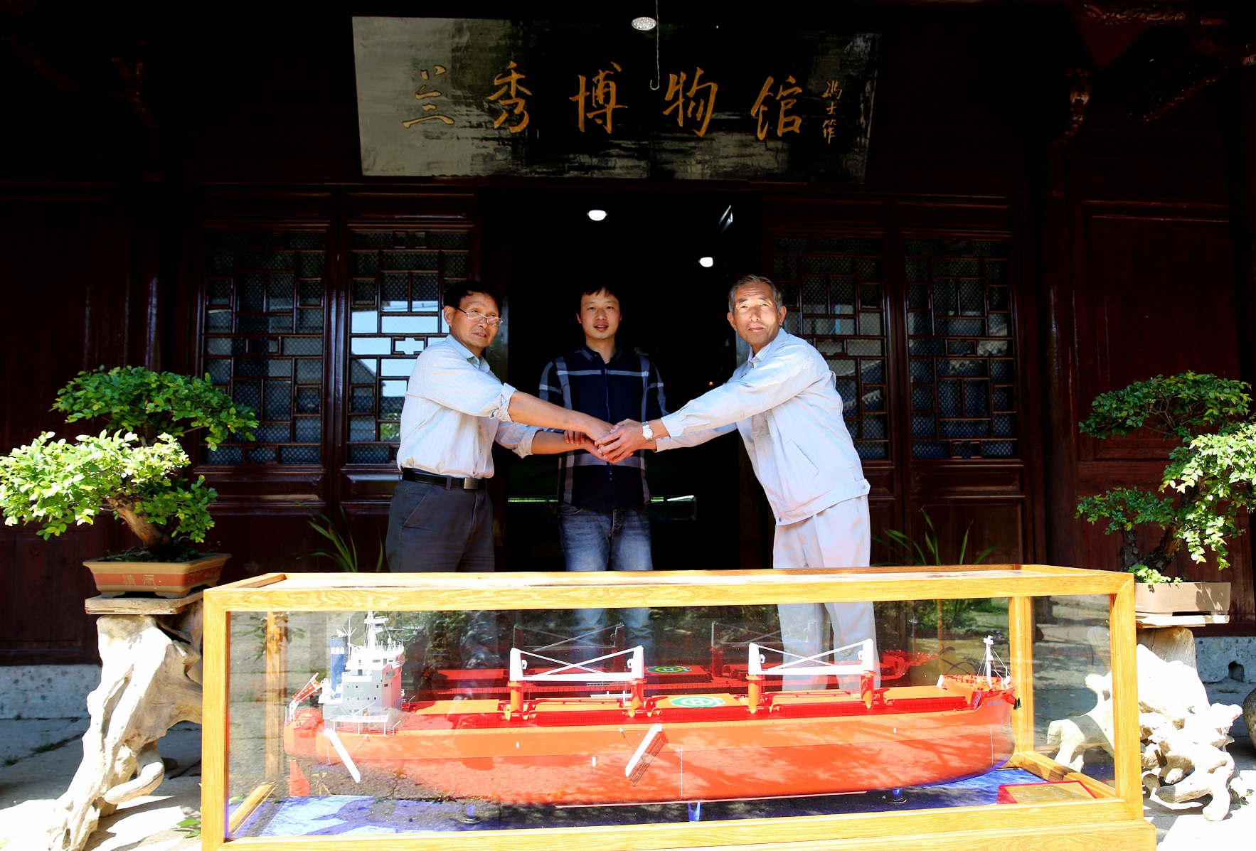 常石集團(tuán)(舟山)造船有限公司向浙江省舟山市秀山鄉(xiāng)蘭秀博物館贈送5萬8千噸散貨船模型